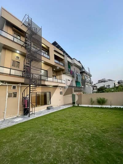 بحریہ گرینز۔ اوورسیز انکلیو - سیکٹر 3 بحریہ گرینز۔ اوورسیز انکلیو,بحریہ ٹاؤن فیز 8,بحریہ ٹاؤن راولپنڈی,راولپنڈی میں 7 کمروں کا 14 مرلہ مکان 5.2 کروڑ میں برائے فروخت۔