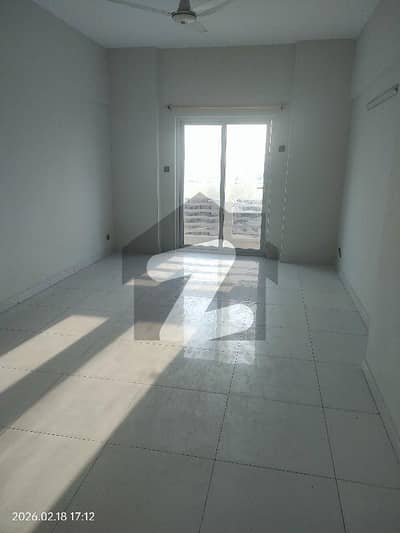 کلفٹن ۔ بلاک 9 کلفٹن,کراچی میں 3 کمروں کا 9 مرلہ فلیٹ 1.7 لاکھ میں کرایہ پر دستیاب ہے۔