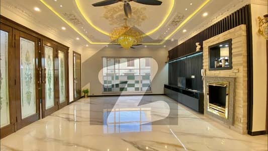 ایم ایم عالم روڈ گلبرگ,لاہور میں 6 کمروں کا 4 کنال مکان 60.0 کروڑ میں برائے فروخت۔