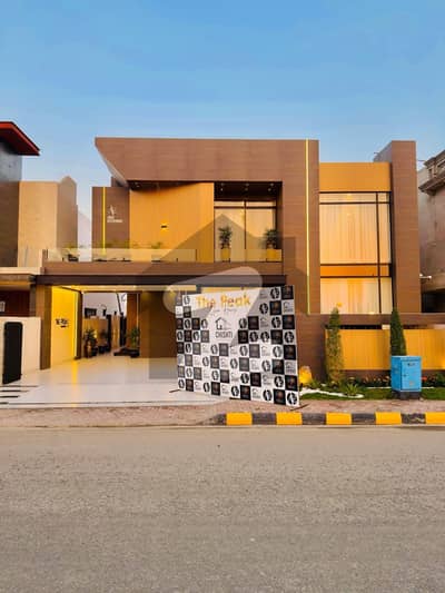 رائل آرچرڈ ملتان پبلک سکول روڈ,ملتان میں 5 کمروں کا 1 کنال مکان 7.5 کروڑ میں برائے فروخت۔