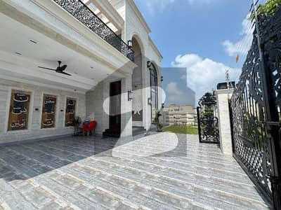 ڈی ایچ اے فیز 7 - بلاک یو فیز 7,ڈیفنس (ڈی ایچ اے),لاہور میں 1 کنال رہائشی پلاٹ 3.5 کروڑ میں برائے فروخت۔