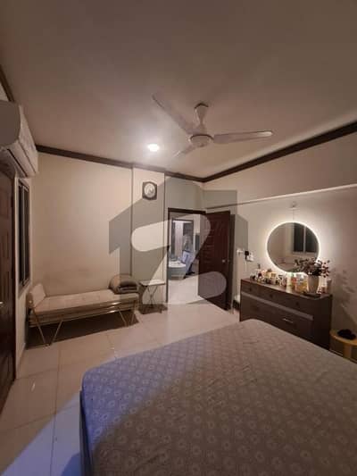 ڈی ایچ اے فیز 5 ڈی ایچ اے ڈیفینس,کراچی میں 4 کمروں کا 8 مرلہ فلیٹ 2.15 کروڑ میں برائے فروخت۔