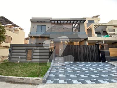 سٹی ہاؤسنگ سوسائٹی گوجرانوالہ میں 6 کمروں کا 10 مرلہ مکان 4.0 کروڑ میں برائے فروخت۔