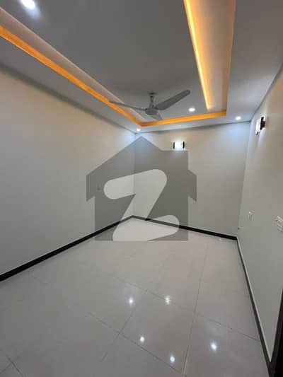 بحریہ ٹاؤن فیز 8 ۔ رفیع بلاک بحریہ ٹاؤن فیز 8,بحریہ ٹاؤن راولپنڈی,راولپنڈی میں 3 کمروں کا 5 مرلہ مکان 1.9 کروڑ میں برائے فروخت۔