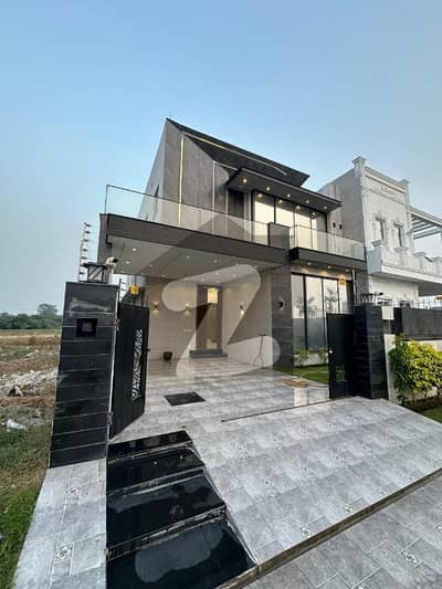 ڈی ایچ اے فیز 7 ڈیفنس (ڈی ایچ اے),لاہور میں 5 کمروں کا 1 کنال مکان 3.0 لاکھ میں کرایہ پر دستیاب ہے۔