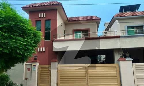 10-Marla 3-Bedroom Beautiful House Available For Rent In Askari-11 Lahore