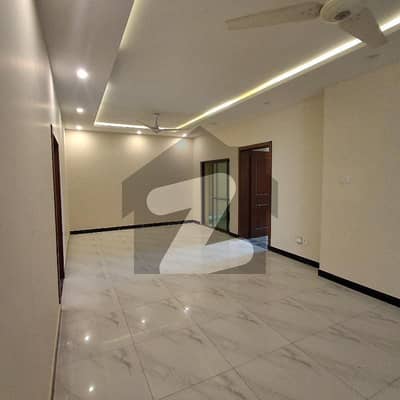 ایف ۔ 8 اسلام آباد میں 7 کمروں کا 1 کنال مکان 8.0 لاکھ میں کرایہ پر دستیاب ہے۔