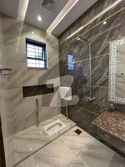 واپڈا ٹاؤن فیز 1 - بلاک کے3 واپڈا ٹاؤن فیز 1,واپڈا ٹاؤن,لاہور میں 6 کمروں کا 10 مرلہ مکان 5.2 کروڑ میں برائے فروخت۔