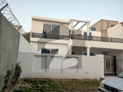 اے ڈبلیو ٹی آرمی ویلفیئر ٹرسٹ رائیونڈ روڈ,لاہور میں 4 کمروں کا 1 کنال مکان 3.3 کروڑ میں برائے فروخت۔ اے ڈبلیو ٹی آرمی ویلفیئر ٹرسٹ رائیونڈ روڈ,لاہور میں 4 کمروں کا 1 کنال مکان 3.3 کروڑ میں برائے فروخت۔