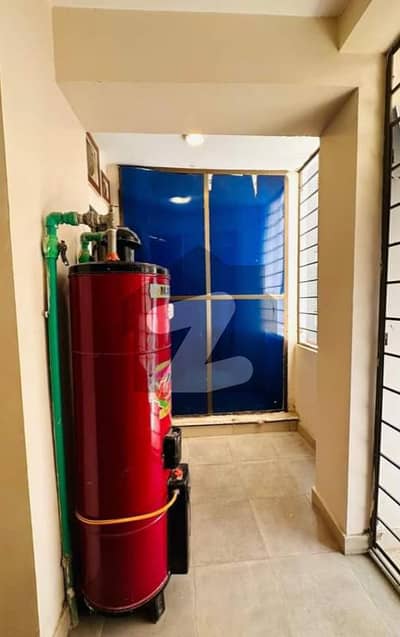 Flat For Grabs In 2700 Square Feet Karachi Flat For Grabs In 2700 Square Feet Karachi