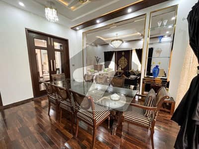 بحریہ ٹاؤن رفیع بلاک بحریہ ٹاؤن سیکٹر ای,بحریہ ٹاؤن,لاہور میں 7 کمروں کا 1 کنال مکان 7.5 کروڑ میں برائے فروخت۔