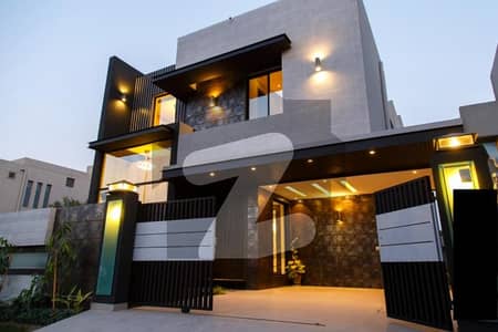 لیک سٹی میڈوز لاہور میں 5 کمروں کا 15 مرلہ مکان 4.6 کروڑ میں برائے فروخت۔