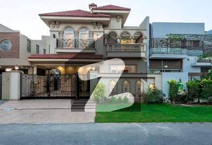 لیک سٹی میڈوز لاہور میں 4 کمروں کا 10 مرلہ مکان 3.85 کروڑ میں برائے فروخت۔