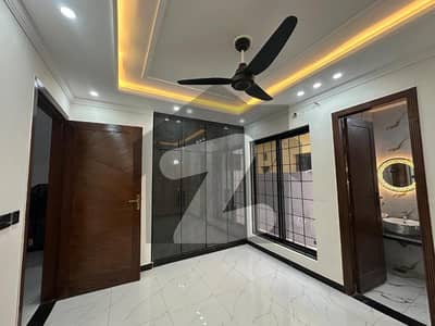 پارک ویو سٹی لاہور میں 4 کمروں کا 5 مرلہ مکان 2.3 کروڑ میں برائے فروخت۔ پارک ویو سٹی لاہور میں 4 کمروں کا 5 مرلہ مکان 2.3 کروڑ میں برائے فروخت۔