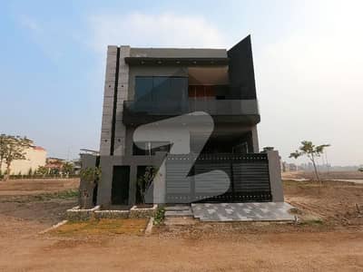 پارک ویو سٹی ۔ تولپ ایکسٹینشن بلاک پارک ویو سٹی,لاہور میں 4 کمروں کا 5 مرلہ مکان 2.05 کروڑ میں برائے فروخت۔