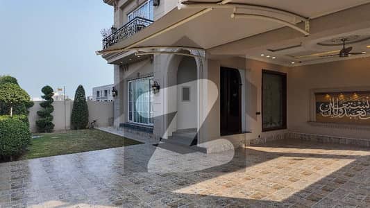 ڈی ایچ اے فیز 7 - بلاک زیڈ ڈی ایچ اے فیز 7,ڈیفنس (ڈی ایچ اے),لاہور میں 6 کمروں کا 1 کنال مکان 18.5 کروڑ میں برائے فروخت۔