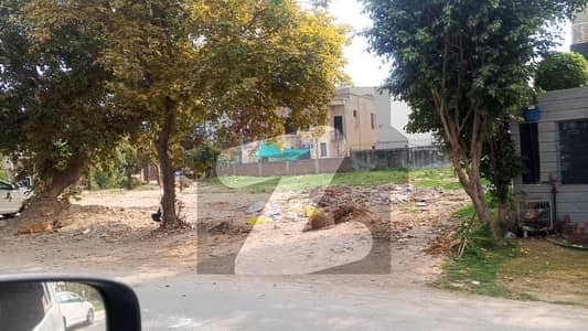 CORNER PLOT AT PRIME LOCATION CORNER PLOT AT PRIME LOCATION