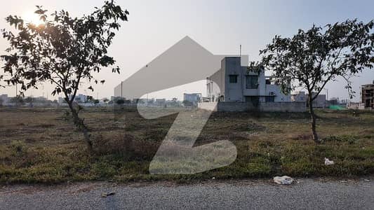 ڈی ایچ اے فیز 7 - بلاک پی فیز 7,ڈیفنس (ڈی ایچ اے),لاہور میں 1 کنال رہائشی پلاٹ 2.65 کروڑ میں برائے فروخت۔