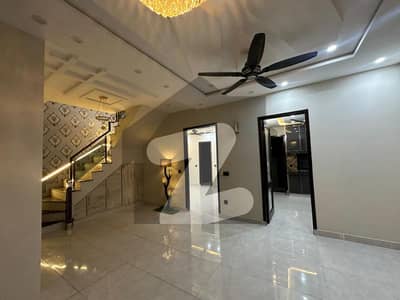 پارک ویو سٹی لاہور میں 4 کمروں کا 5 مرلہ مکان 2.4 کروڑ میں برائے فروخت۔ پارک ویو سٹی لاہور میں 4 کمروں کا 5 مرلہ مکان 2.4 کروڑ میں برائے فروخت۔