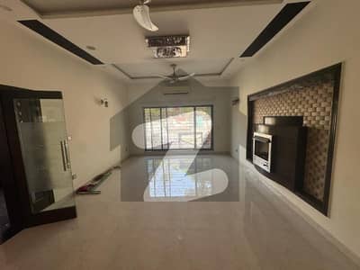 12 Marla Commercial Hall For Rent Near To Emporium And Canal