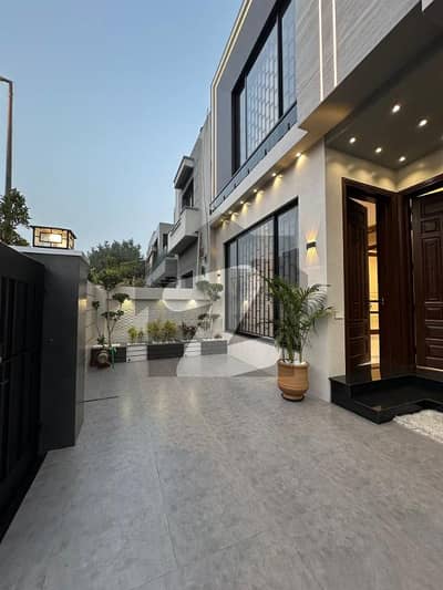 Jubilee Town 10 Marla House Prime Location Available For Sale