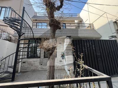 جوہر ٹاؤن فیز 1 جوہر ٹاؤن,لاہور میں 3 کمروں کا 5 مرلہ مکان 2.4 کروڑ میں برائے فروخت۔