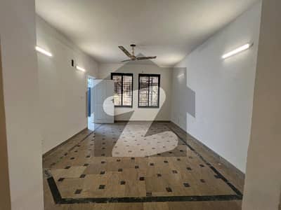 جوہر ٹاؤن فیز 1 جوہر ٹاؤن,لاہور میں 3 کمروں کا 5 مرلہ مکان 2.4 کروڑ میں برائے فروخت۔