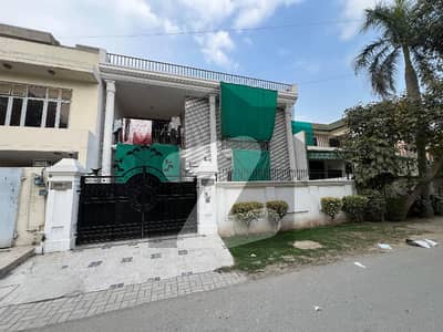 فیصل ٹاؤن لاہور میں 4 کمروں کا 10 مرلہ مکان 4.2 کروڑ میں برائے فروخت۔