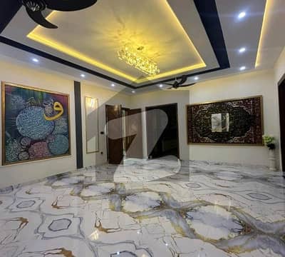 نشیمنِ اقبال فیز 2 نشیمنِ اقبال,لاہور میں 6 کمروں کا 1 کنال مکان 6.3 کروڑ میں برائے فروخت۔