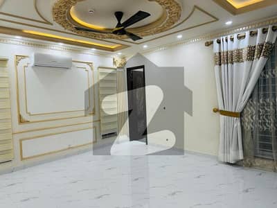 ڈی ایچ اے فیز 5 - بلاک ایل فیز 5,ڈیفنس (ڈی ایچ اے),لاہور میں 3 کمروں کا 1 کنال بالائی پورشن 1.23 لاکھ میں کرایہ پر دستیاب ہے۔