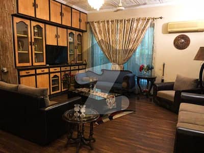 ڈی ایچ اے فیز 2 ڈیفنس (ڈی ایچ اے),لاہور میں 5 کمروں کا 1 کنال مکان 5.9 کروڑ میں برائے فروخت۔