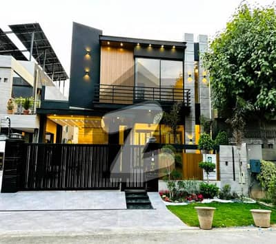 ڈی ایچ اے فیز 7 ڈیفنس (ڈی ایچ اے),لاہور میں 4 کمروں کا 10 مرلہ مکان 3.95 کروڑ میں برائے فروخت۔