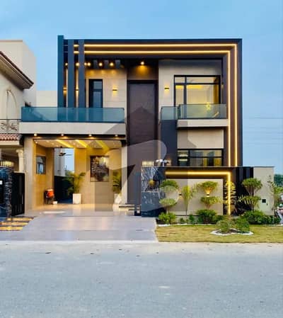 ڈی ایچ اے فیز 6 ڈیفنس (ڈی ایچ اے),لاہور میں 4 کمروں کا 10 مرلہ مکان 5.8 کروڑ میں برائے فروخت۔