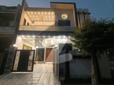 5 Marla Park Facing Corner Brand New House For Sale In Eden Valley