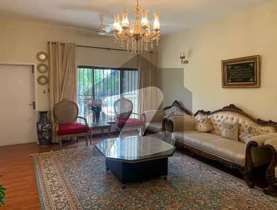 ایف ۔ 8 اسلام آباد میں 6 کمروں کا 1 کنال مکان 34.5 کروڑ میں برائے فروخت۔