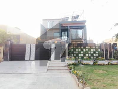 نشیمنِ اقبال فیز 2 - بلاک بی نشیمنِ اقبال فیز 2,نشیمنِ اقبال,لاہور میں 7 کمروں کا 1 کنال مکان 7.75 کروڑ میں برائے فروخت۔