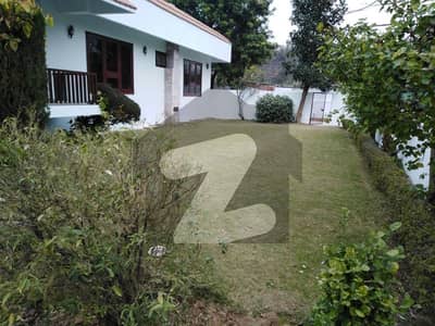 ایف ۔ 8 اسلام آباد میں 4 کمروں کا 9 مرلہ مکان 5.0 لاکھ میں کرایہ پر دستیاب ہے۔