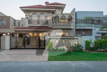 ڈی ایچ اے فیز 7 - بلاک ٹی فیز 7,ڈیفنس (ڈی ایچ اے),لاہور میں 4 کمروں کا 10 مرلہ مکان 3.9 کروڑ میں برائے فروخت۔