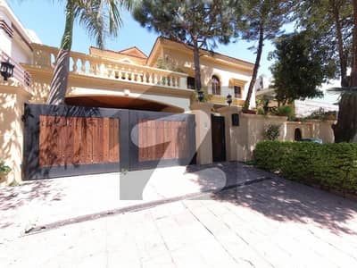 Beautiful And Unique Triple Story Roman House For Sale In E11 (NPF)