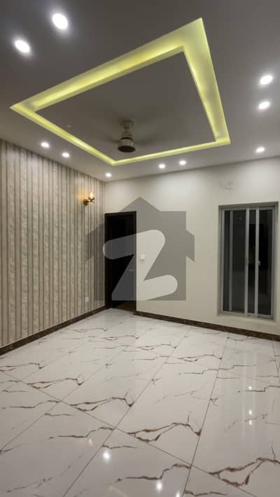 جوہر ٹاؤن فیز 2 جوہر ٹاؤن,لاہور میں 1 کمرے کا 5 مرلہ زیریں پورشن 45.0 ہزار میں کرایہ پر دستیاب ہے۔