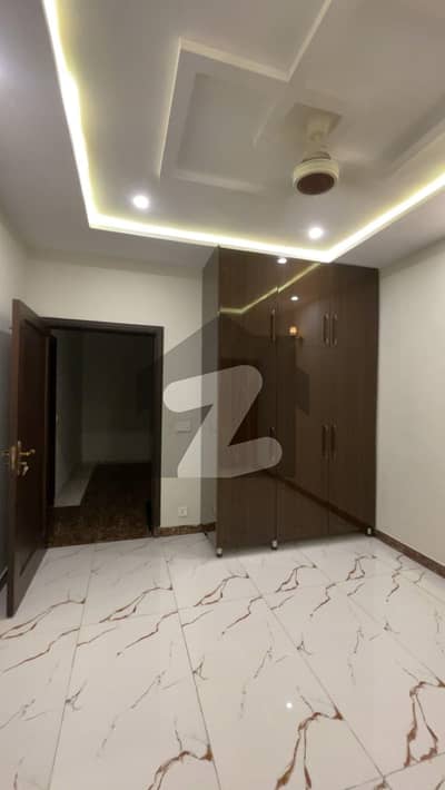 جوہر ٹاؤن فیز 2 جوہر ٹاؤن,لاہور میں 1 کمرے کا 5 مرلہ زیریں پورشن 42.0 ہزار میں کرایہ پر دستیاب ہے۔