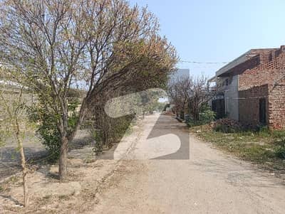 ملتان پبلک سکول روڈ ملتان میں 4 کمروں کا 10 مرلہ مکان 1.7 کروڑ میں برائے فروخت۔