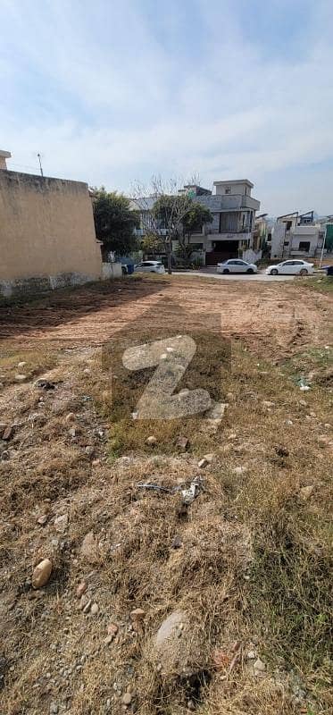 ڈی ایچ اے فیز 4 - سیکٹر ای ڈی ایچ اے ڈیفینس فیز 4,ڈی ایچ اے ڈیفینس,اسلام آباد میں 1 کنال رہائشی پلاٹ 1.05 کروڑ میں برائے فروخت۔