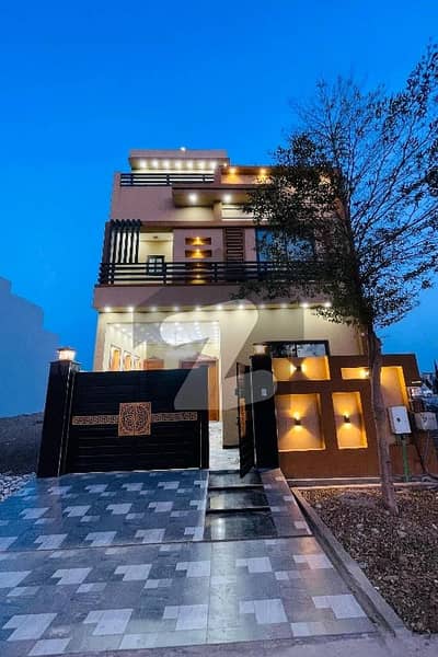 Prime Location 5 Marla House For sale Available In Eminabad More