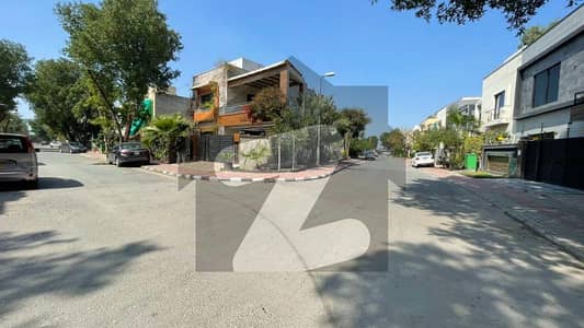 BUILDER LOCATION PLOT NO 286 FOR SALE IN NARGIS BLOCK.