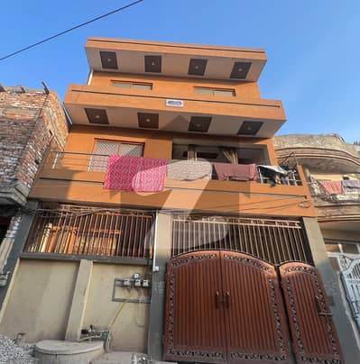 Prime Location Fazal Town Phase 2 House For sale Sized 5 Marla