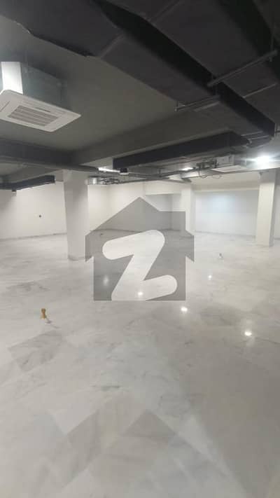 ڈی ایچ اے فیز 8 ڈیفنس (ڈی ایچ اے),لاہور میں 4 مرلہ Studio دفتر 45.0 ہزار میں کرایہ پر دستیاب ہے۔