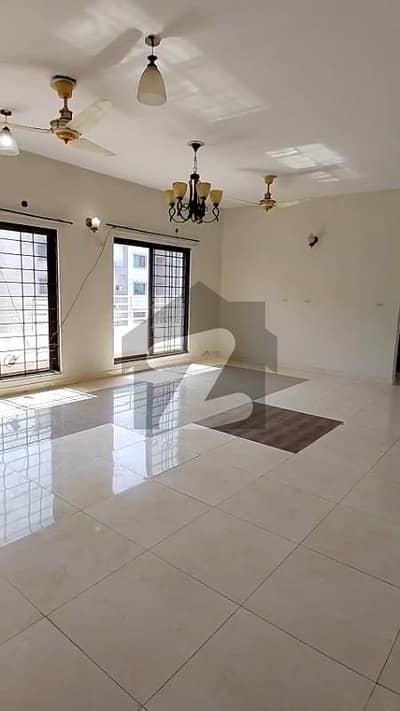 عسکری 11 عسکری,لاہور میں 3 کمروں کا 10 مرلہ فلیٹ 1.22 لاکھ میں کرایہ پر دستیاب ہے۔