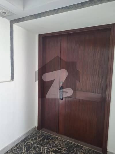 کلفٹن ۔ بلاک 9 کلفٹن,کراچی میں 4 کمروں کا 12 مرلہ فلیٹ 3.25 لاکھ میں کرایہ پر دستیاب ہے۔ کلفٹن ۔ بلاک 9 کلفٹن,کراچی میں 4 کمروں کا 12 مرلہ فلیٹ 3.25 لاکھ میں کرایہ پر دستیاب ہے۔