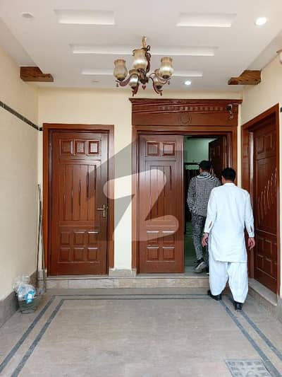 جوہر ٹاؤن فیز 2 - بلاک کیو جوہر ٹاؤن فیز 2,جوہر ٹاؤن,لاہور میں 5 کمروں کا 5 مرلہ مکان 1.15 لاکھ میں کرایہ پر دستیاب ہے۔